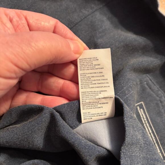 Figs Reversible Scrub Top Grey Women's Size XL Snap closure at Neck Healthcare - Picture 9 of 12